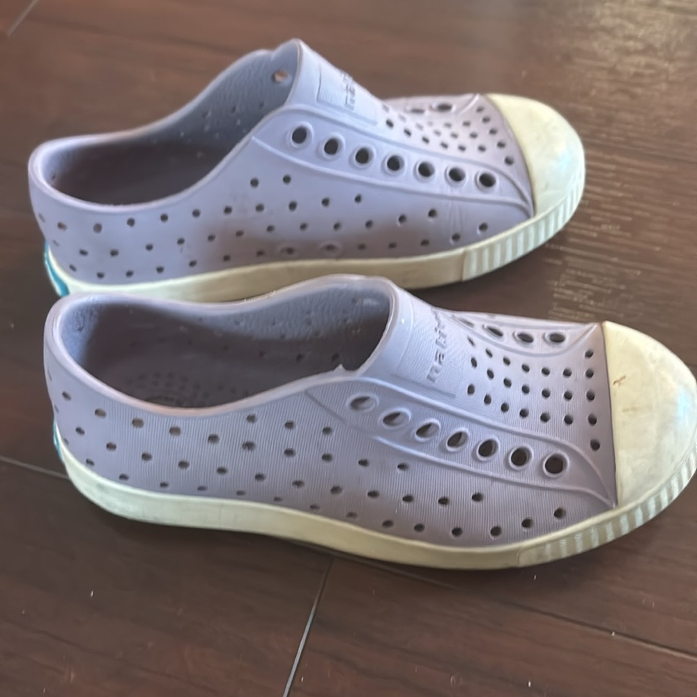 Purple native shoes size 10 child